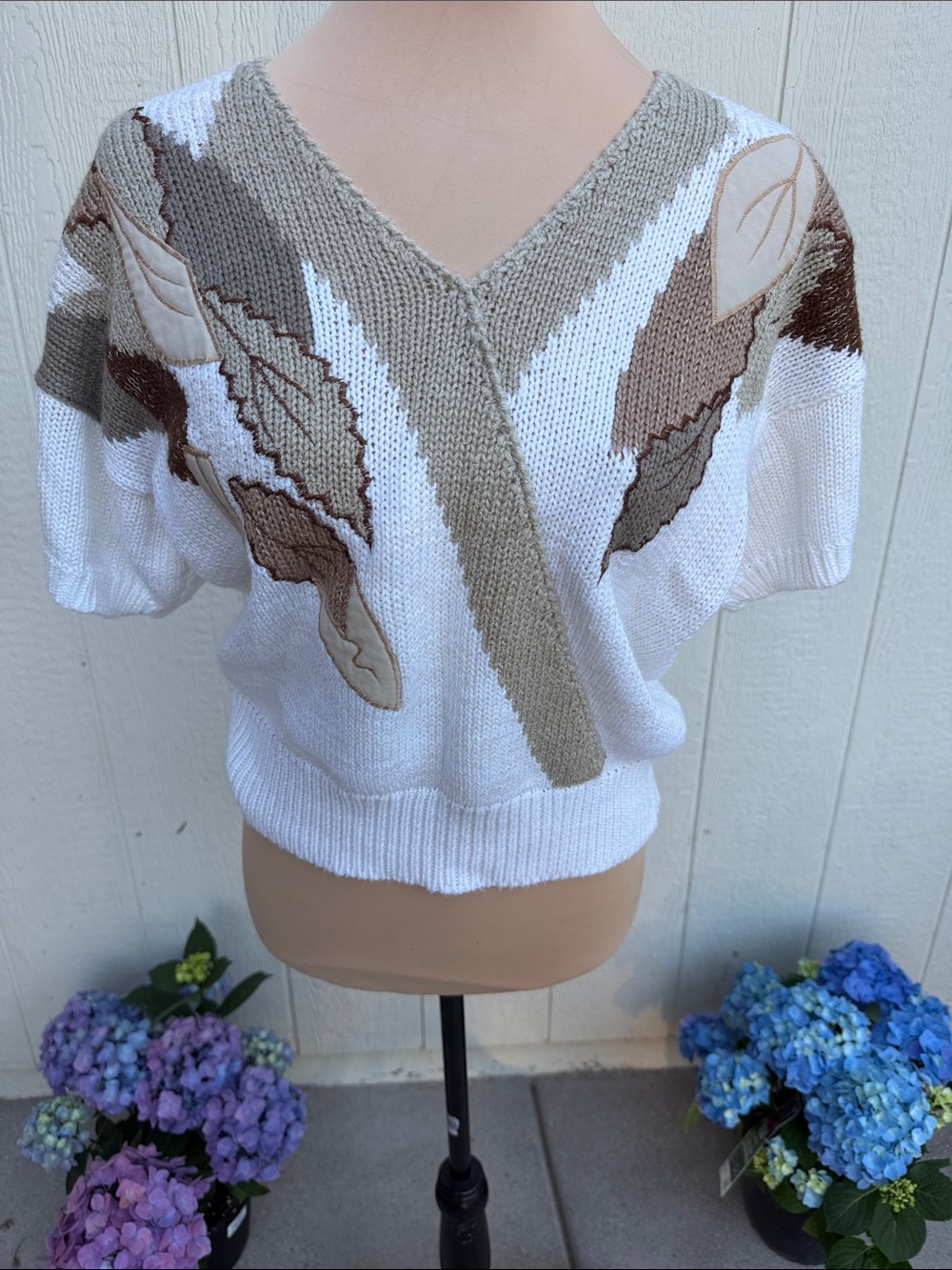Vintage 80’sWhite V-Neck Leaf Knit Sweater with Taupe & Brown Accents